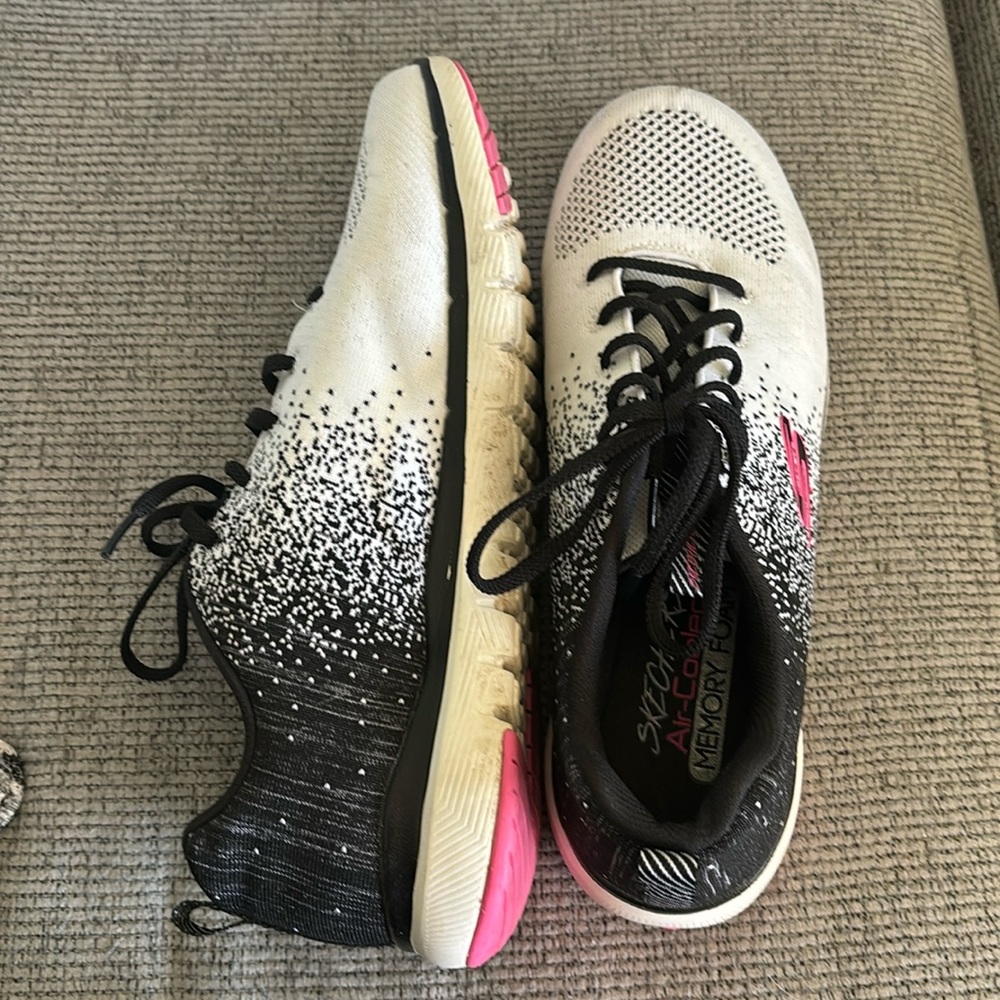 Memory foam Skechers